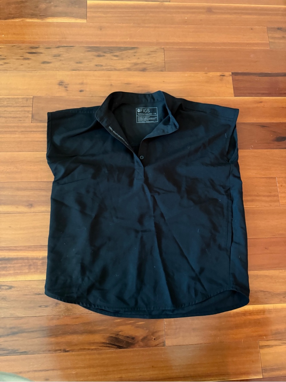 Figs scrub top